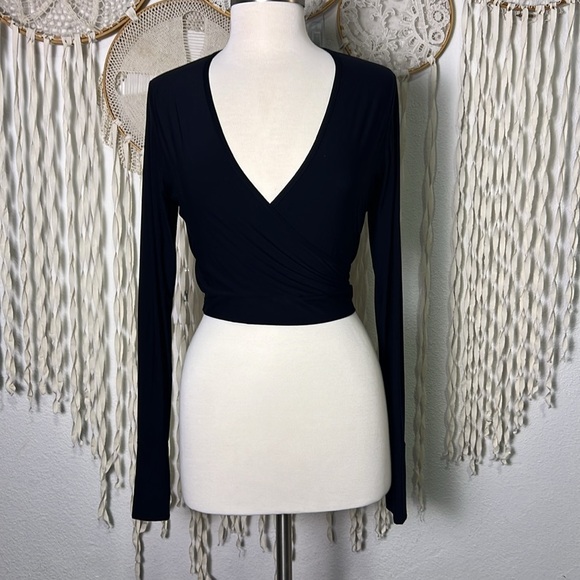 Commando Black Butter Wrap Long Sleeve Cropped Top with Thumb Holes M - Picture 2 of 11